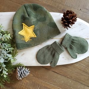 NWOT Camo Soft Ribbed Knit Star Infant Hat & Mittens Set